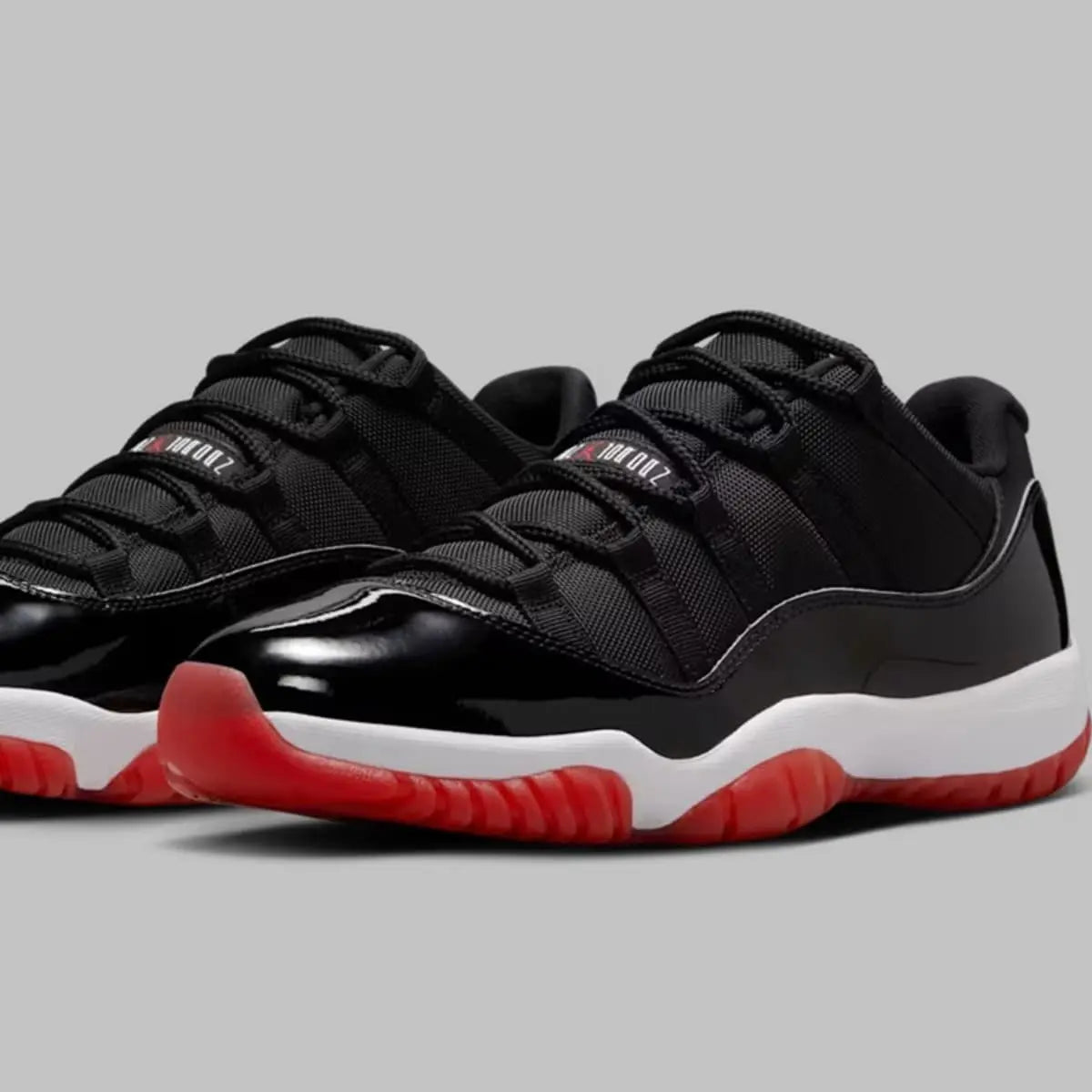 Air Jordan 11 retro Low ホワイト/ブラック/レッド Amazon | [ナイキ] AIR JORDAN 11 RETRO LOW WHITE/UNIVERSITY